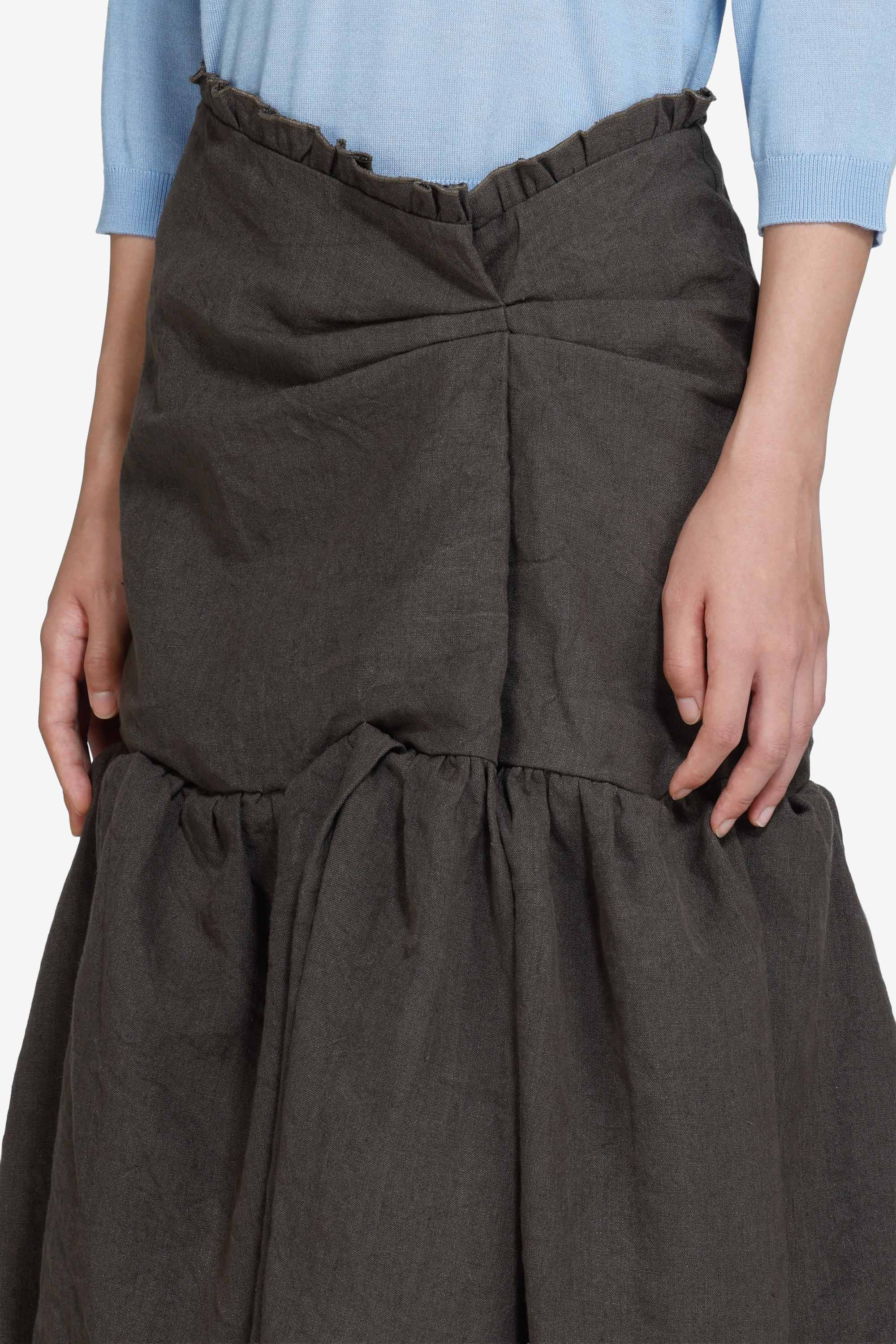 Gonna strutturata sotto il ginocchio