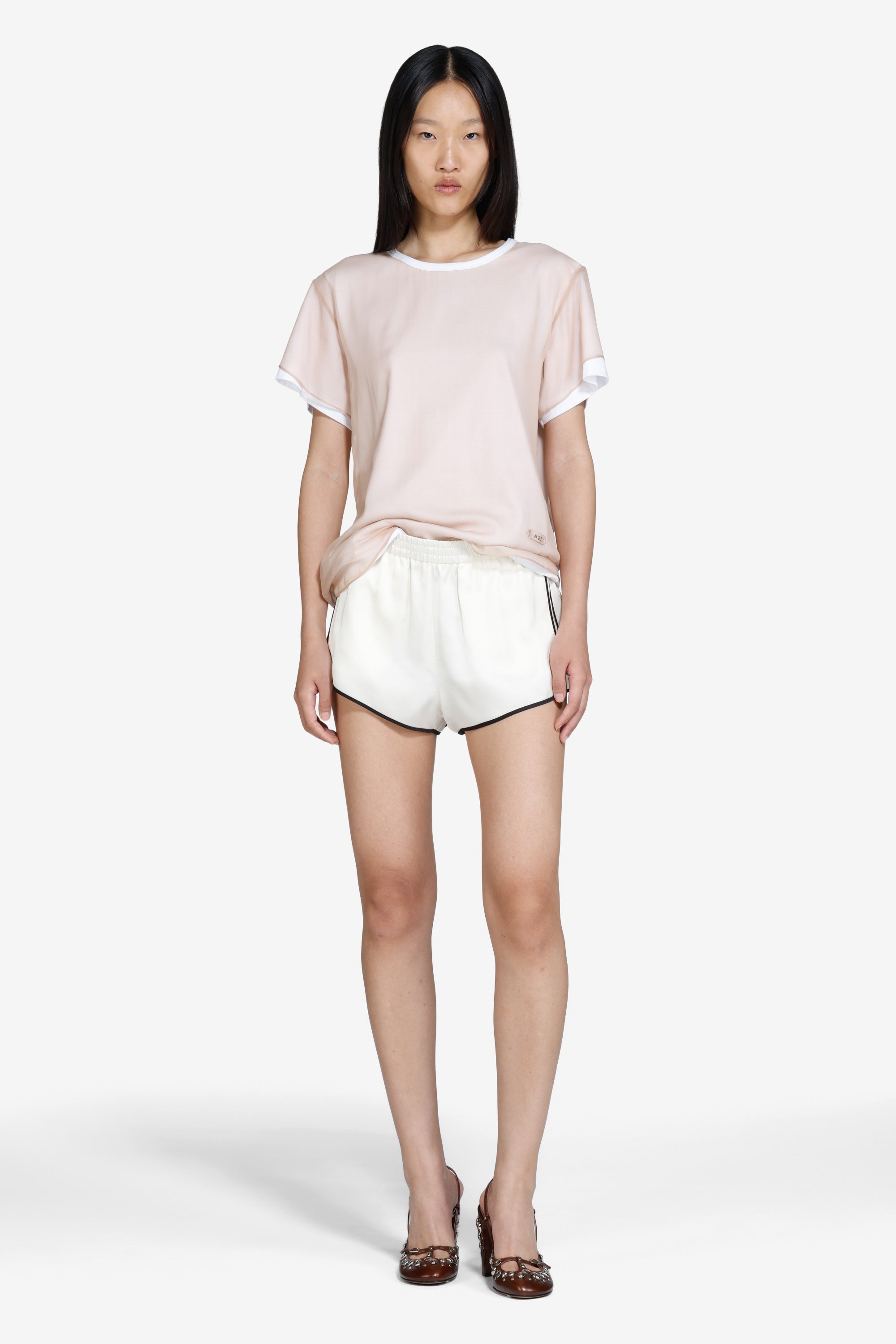 Shorts with contrasting profile