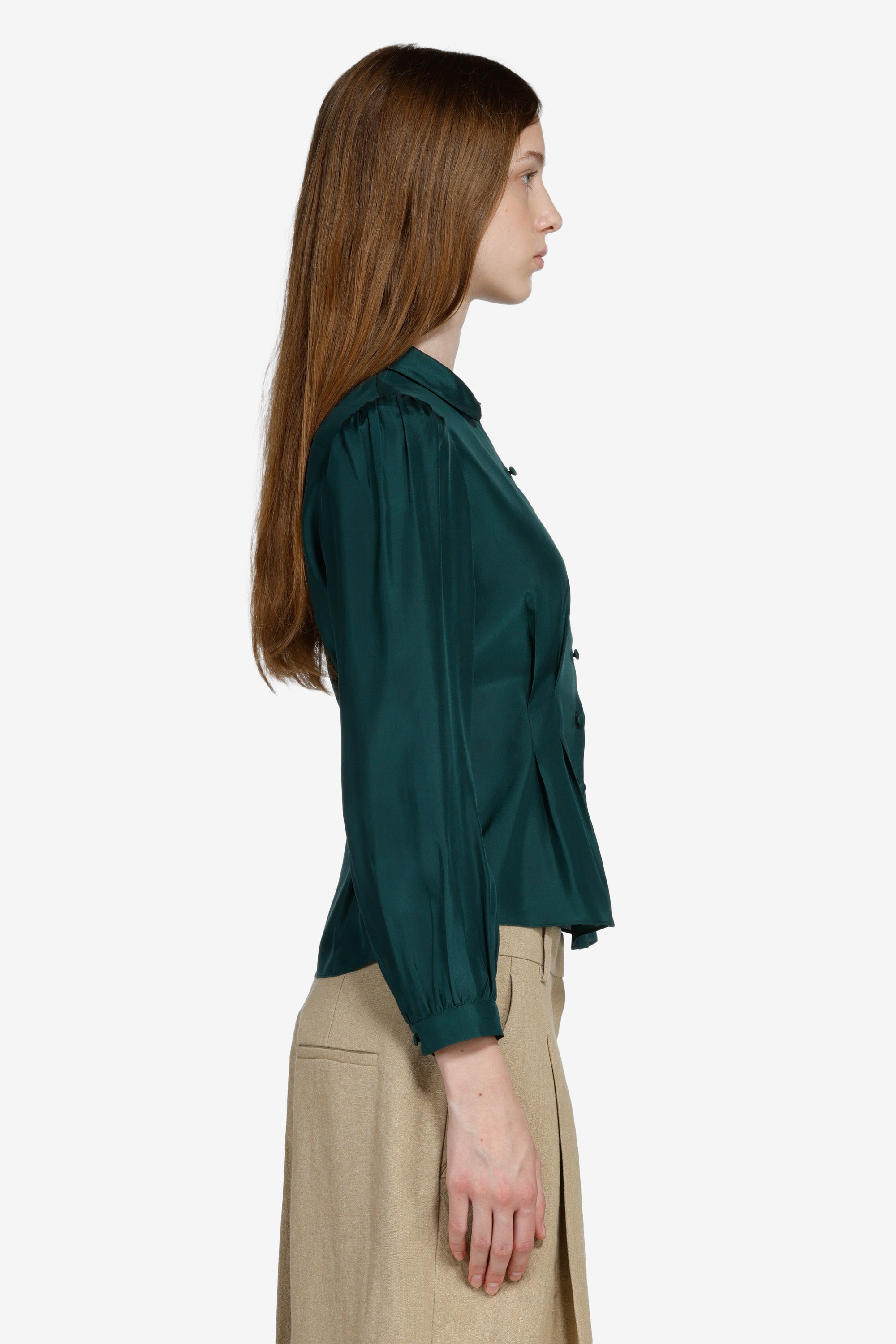 Shirt with puffed sleeves