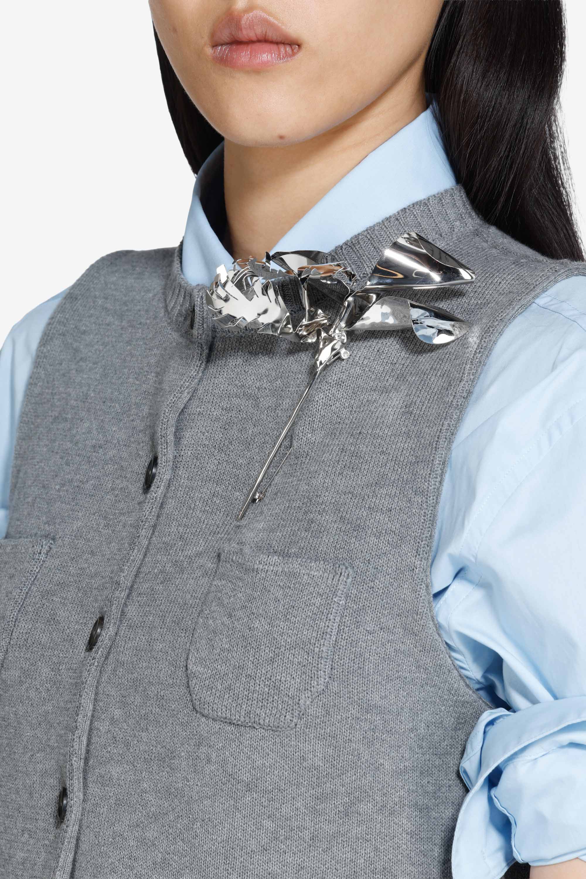 Spilla a fiore in metallo