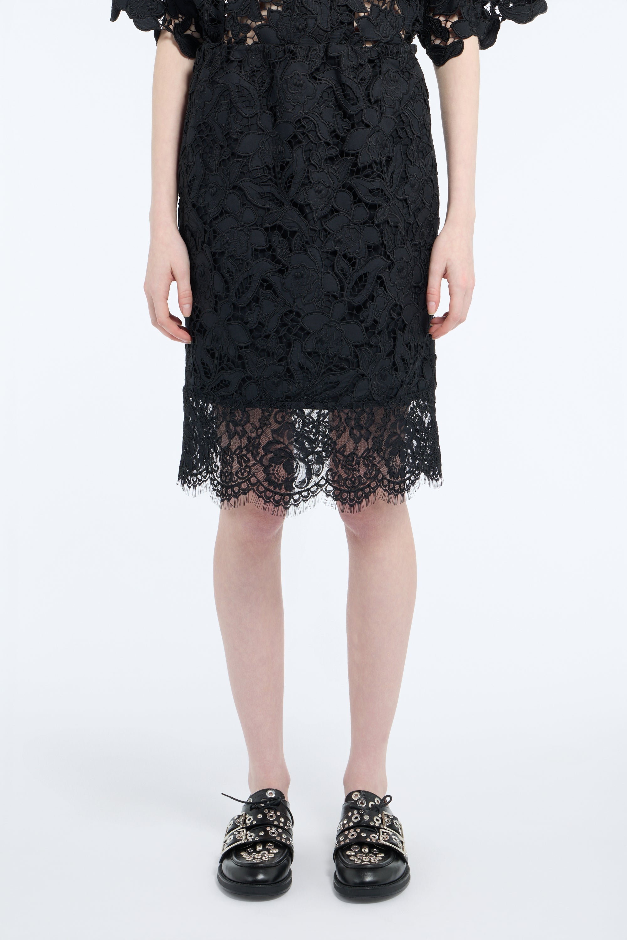Lace skirt