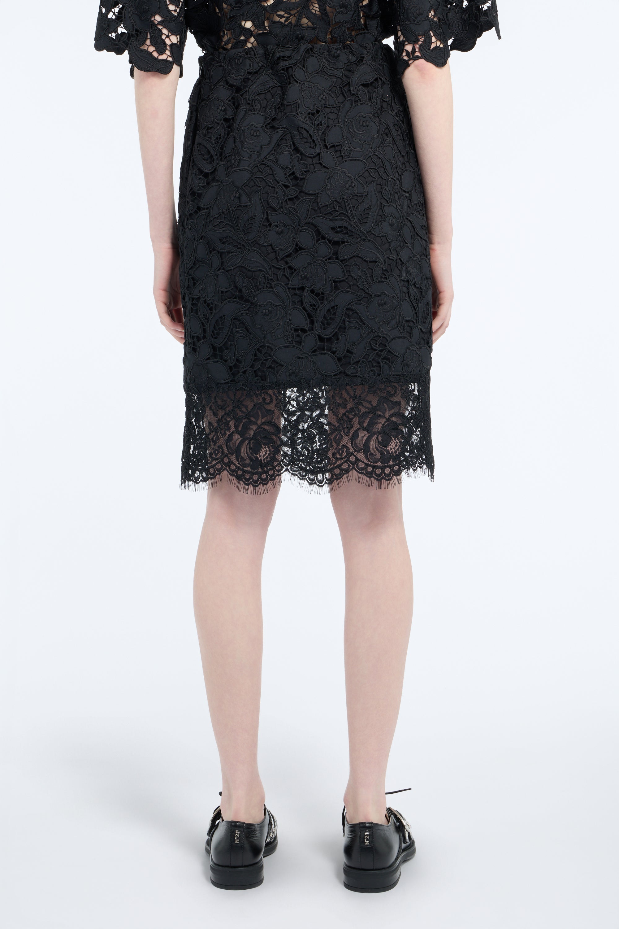 Lace skirt