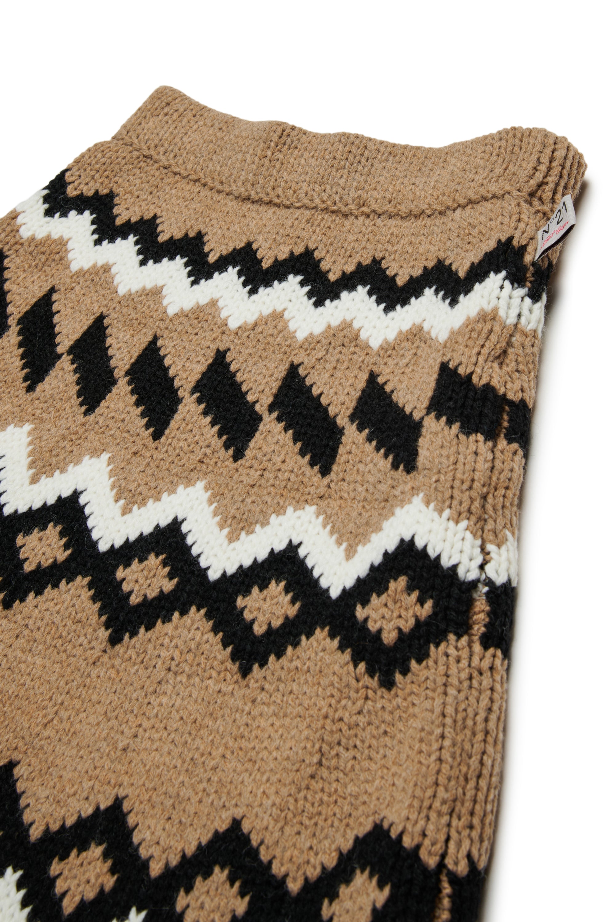 Knit skirt with geometric pattern