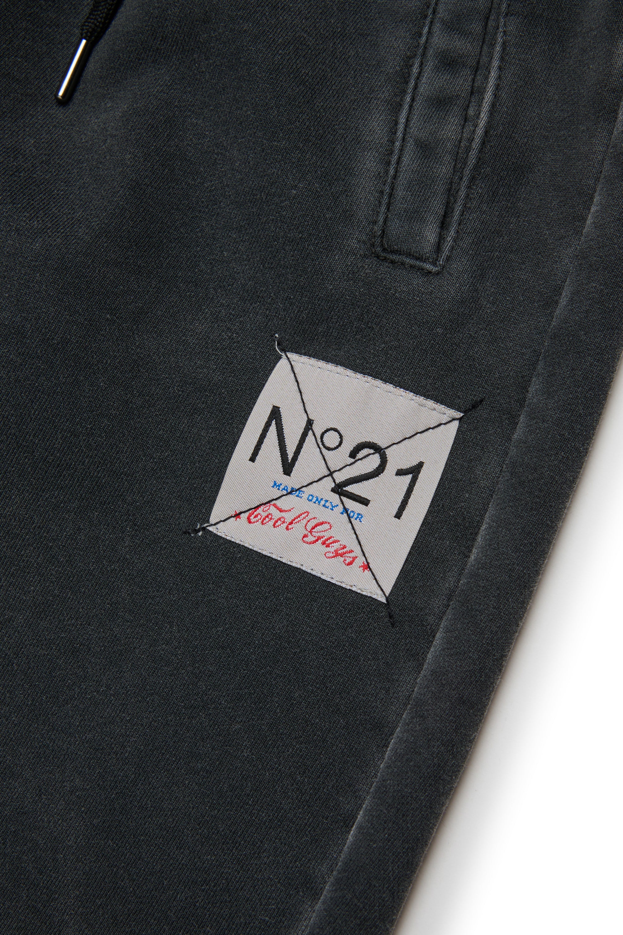 Jogger pants in sweatshirt with a worn effect