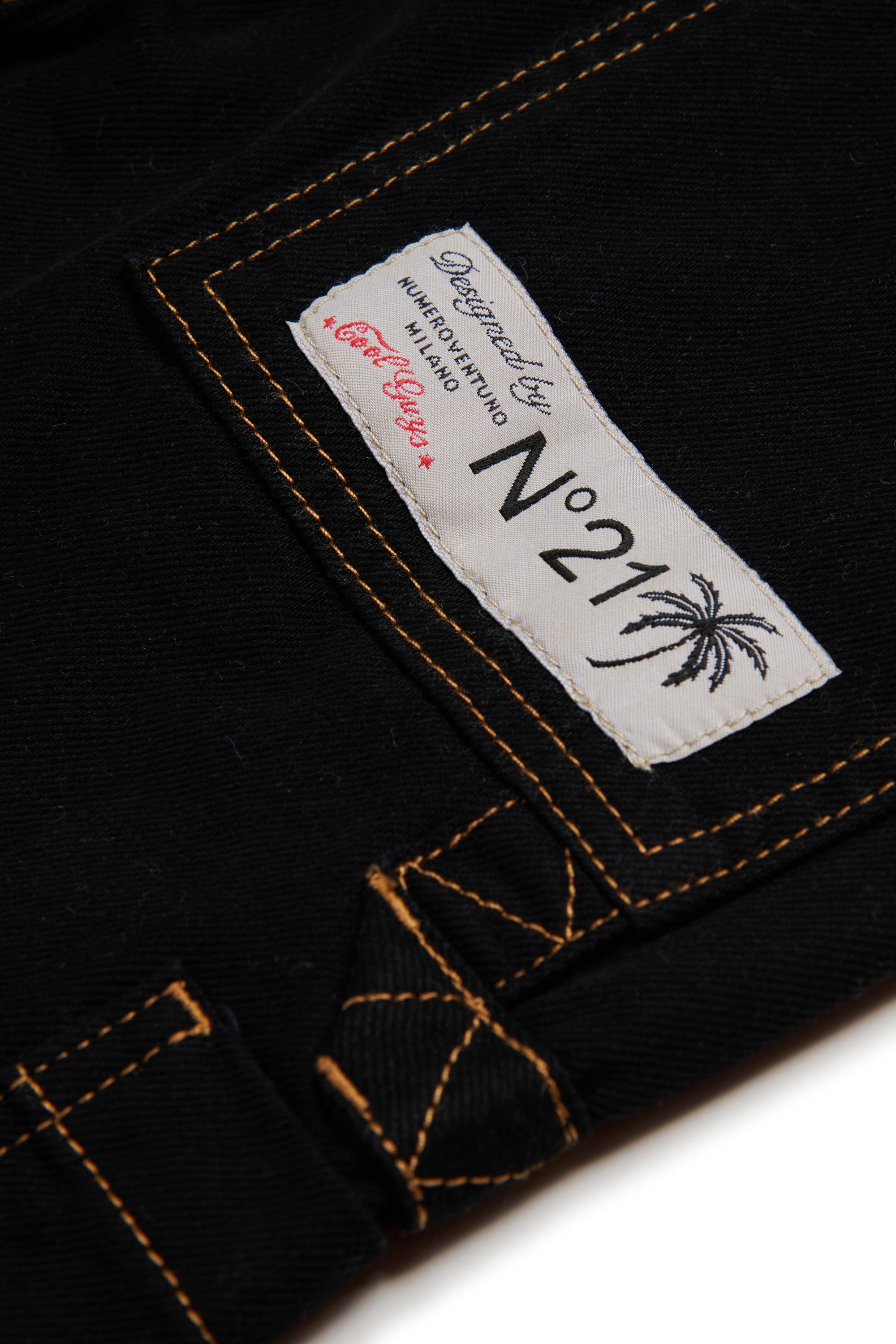 Bermuda shorts with contrasting stitching